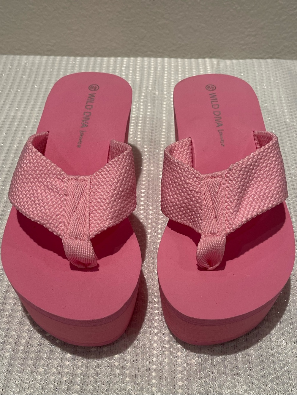 WILD DIVA Lounge Pink Platform Thong Sandals - NWOT - 6.5
